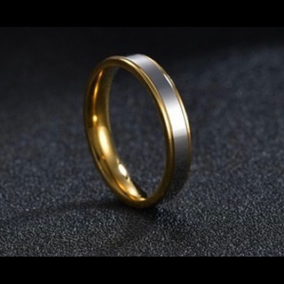 Wedding ring set, 18k gold plated, sizes 9 & 10 - Picture 3 of 4